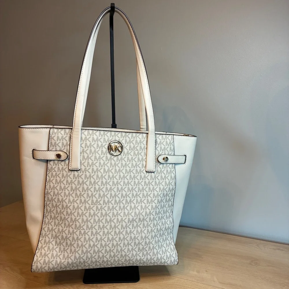 Michael Kors Voyager East West Tote Bag Vanilla Signature Logo Gold Hardware